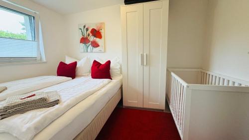 Joachimsthal Apartment | Oceanfront Ferienwohnung Felix: Family-Friendly Getaway