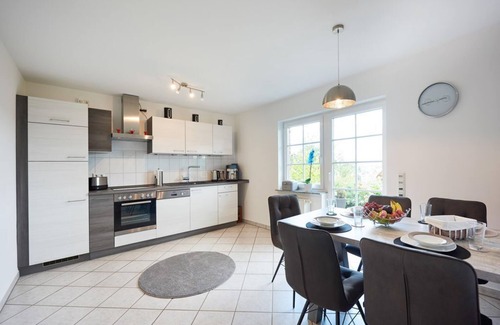 Gebhardshain Apartment | Modern 4-Star Ferienwohnung Fibbes with Ocean View & Spa