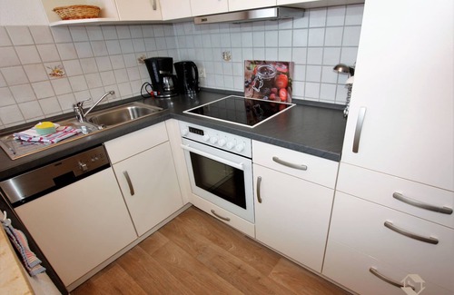 Sankt Maergen Apartment | Relaxing Ferienwohnung Flieder with Breakfast & Family Amenities