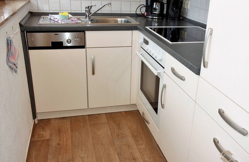 Sankt Maergen Apartment | Relaxing Ferienwohnung Flieder with Breakfast & Family Amenities