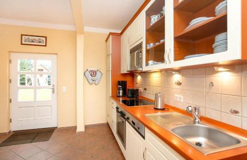 Thiessow House | Perfect Oceanfront Escape at Ferienwohnung Fortuna I