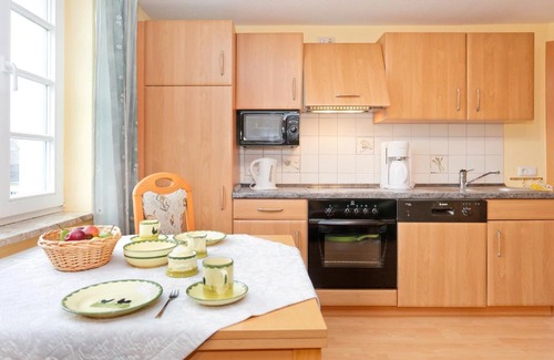 Thiessow House | Oceanfront Retreat - Ferienwohnung Fortuna II with Pet-Friendly Perks