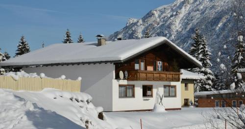 Vorderhornbach Apartment | Top-Rated Ferienwohnung Frauenschuh: Pet & Child Friendly Stay