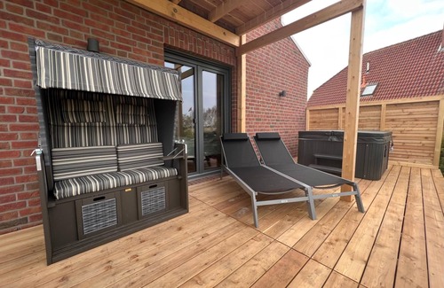 Neßmersiel Apartment | Top-Rated Ferienwohnung Frees Mooi with Oceanfront Views