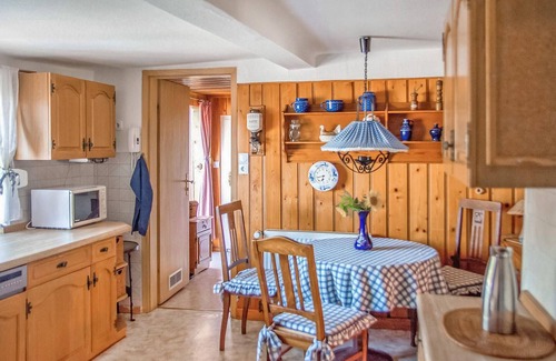 Friedrichroda Apartment | Cozy 2-Bedroom Getaway in Friedrichroda with Spa Access