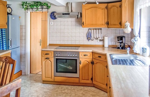 Friedrichroda Apartment | Cozy 2-Bedroom Getaway in Friedrichroda with Spa Access