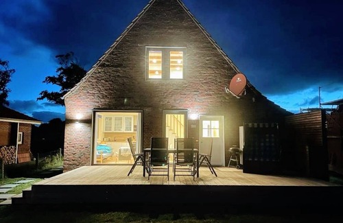 Neßmersiel House | Oceanfront Getaway at Ferienwohnung Friesenblick