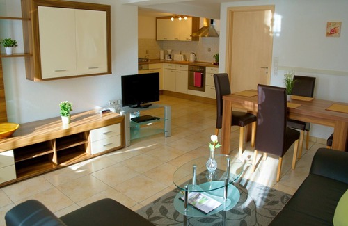 Bad Urach Apartment | Ferienwohnung Güterstein 60qm, 1 Schlafzimmer, max. 2 Personen