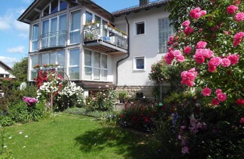 Freyung Apartment | Family-Friendly Ferienwohnung "Gaby" - 4-Star Rated Escape