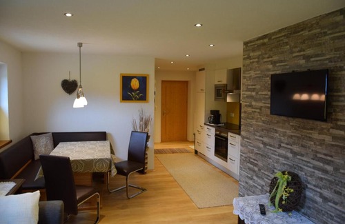 Grießau Apartment | Top-Rated Ferienwohnung Gapp with Family-Friendly Amenities
