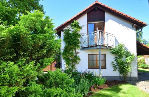 Wickendorf Apartment | Scenic Ferienwohnung Gartenblick by Schweriner See