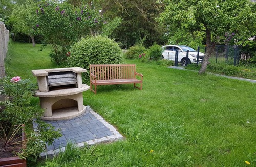 Garz Apartment | Family-Friendly Ferienwohnung Gleißner with Kitchen Access