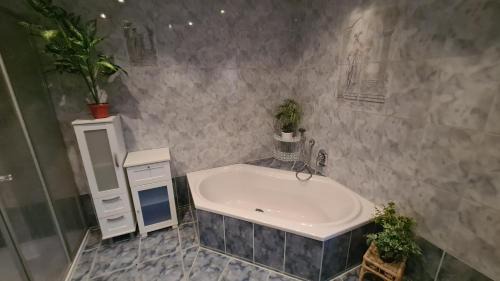 Langewiesen Apartment | Child-Friendly Getaway at Ferienwohnung Gottlebe