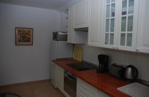 Gaarden-Sud - Kronsburg Apartment | Family-Friendly Ferienwohnung Grünes Herz with High Ratings