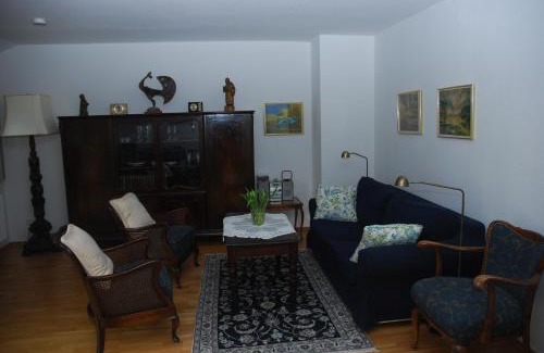 Gaarden-Sud - Kronsburg Apartment | Family-Friendly Ferienwohnung Grünes Herz with High Ratings
