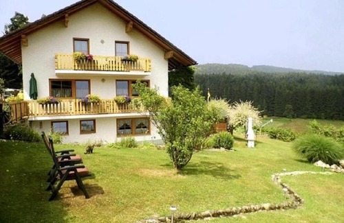 Schoenberg Apartment | Top-Rated Ferienwohnung Graf: Family-Friendly Retreat
