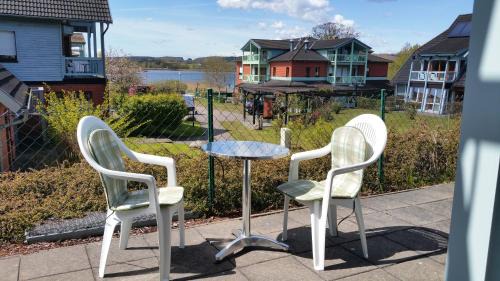Neuensien Apartment | Granitzblick 3: Winter Garden Retreat with Lake View