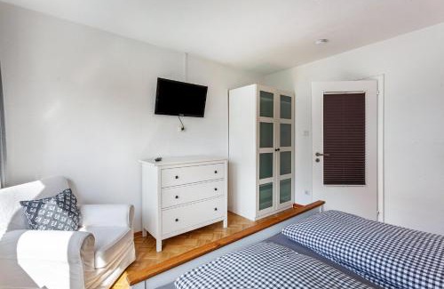 Eslohe Apartment | Exceptional Ferienwohnung Greitemann - Pet & Child Friendly