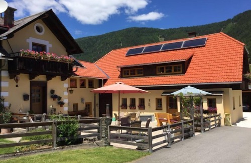 Gnesau Apartment | Tranquil Gurkhof 2 - Scenic Lake View & Family-Friendly Amenities