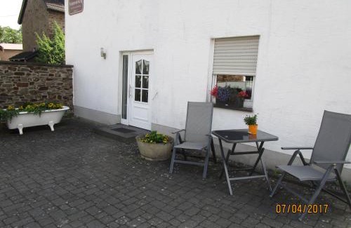Lind Apartment | Family-Friendly Ferienwohnung Hück with High Guest Ratings