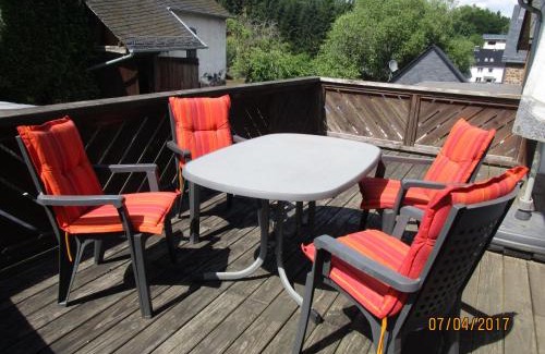 Lind Apartment | Family-Friendly Ferienwohnung Hück with High Guest Ratings