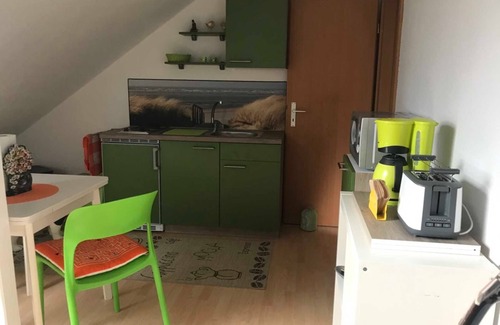 Sassnitz Apartment | Ocean View Retreat: Ferienwohnung Hühnergott Awaits You