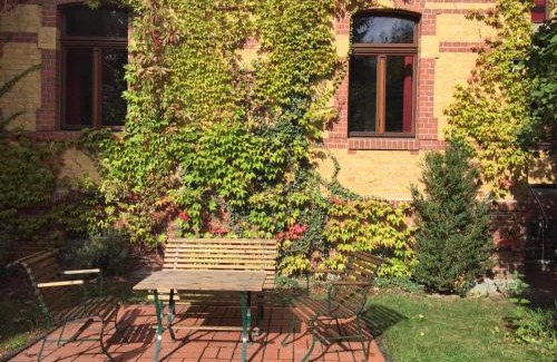 Halle Apartment | Cozy Ferienwohnung Huttenstraße with Ocean View Amenities
