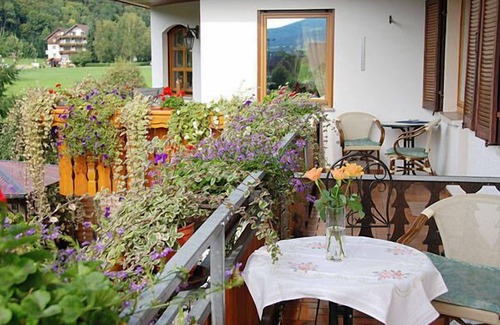 Oberharmersbach Apartment | Cozy Ferienwohnung Himmelreich with Kitchen & Spa Amenities
