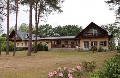 Adamswalde Apartment | Elegant Ferienwohnung Habicht with Private Beach & Spa