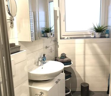 Heppens House | Highly Rated Ferienwohnung Hallix in Wilhelmshaven Awaits