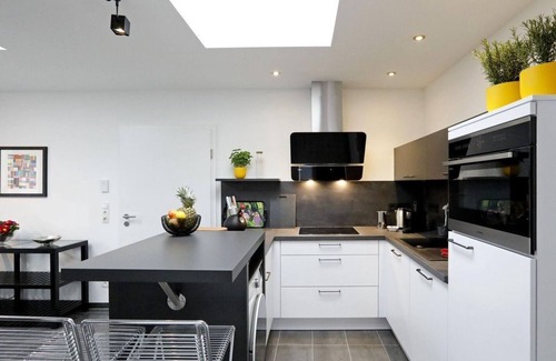 Freinsheim Apartment | Ocean View Retreat: Ferienwohnung "Hamburg" in Seconds Concept