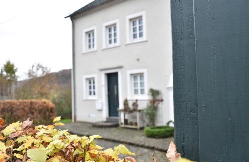 Birresborn Apartment | Pet-Friendly Ferienwohnung Happynest with 9.3/10 Rating