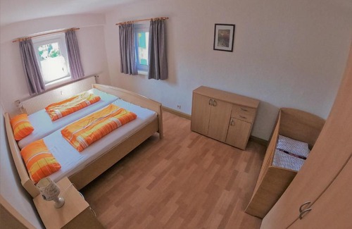 Kahnsdorf Apartment | Family-Friendly Ferienwohnung Haubner with Top Guest Ratings