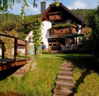 Erfweiler Apartment | Guest Rated: 9.5 at Ferienwohnung Haus Winterberg