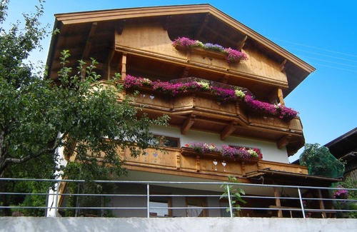 Wildschoenau Apartment | Family-Friendly Ferienwohnung Heachmoos with Kitchen Amenities