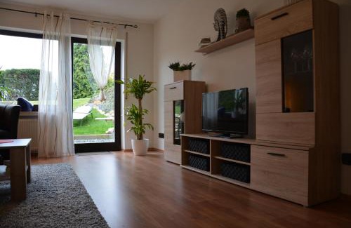 Mastershausen Apartment | Oceanfront Retreat: Ferienwohnung Hedi with 9.7/10 Rating