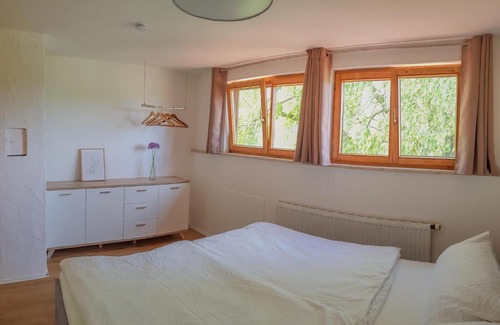 Burgberg Apartment | Child-Friendly Retreat at Ferienwohnung Hehl - Guest Rated 8.6