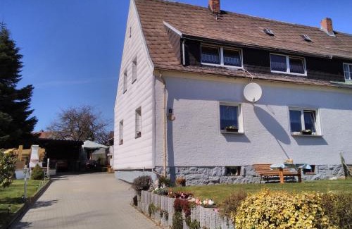 Selb Apartment | Cozy Ferienwohnung Heidi - Ideal for Families & Rated 8.4/10