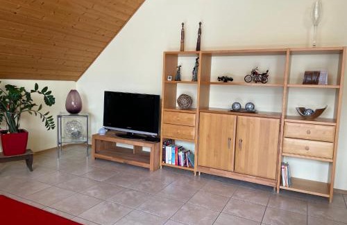 Weiterndorf Apartment | Relaxing Retreat at Ferienwohnung Heilsbronn with Pool