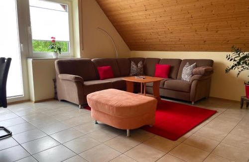 Weiterndorf Apartment | Relaxing Retreat at Ferienwohnung Heilsbronn with Pool