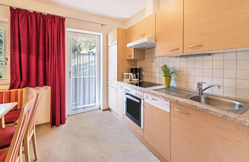 Schwendau Apartment | Ferienwohnung Helena: Cozy Retreat Near Ski Resorts with Views