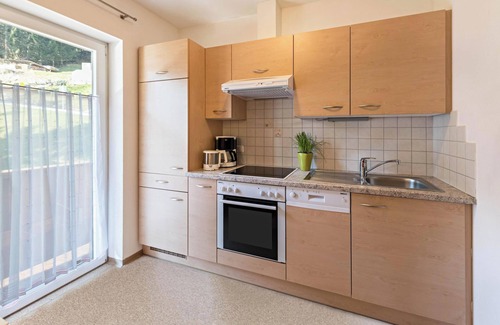 Schwendau Apartment | Ferienwohnung Helena: Cozy Retreat Near Ski Resorts with Views