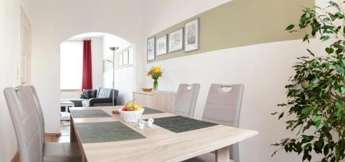 Arnstadt Apartment | Top-Rated Ferienwohnung Helianthus - Family Friendly Retreat