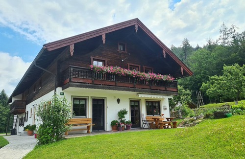 Aschau im Chiemgau Apartment | Inviting Heuduft Apartment with Balcony & Family Amenities