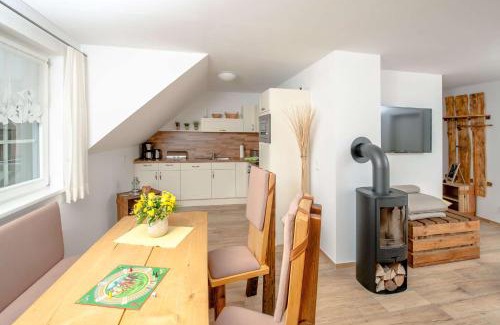 Neuendorf Apartment | Top-Rated Ferienwohnung Heuschober: Family & Pet Friendly