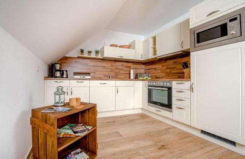 Neuendorf Apartment | Top-Rated Ferienwohnung Heuschober: Family & Pet Friendly