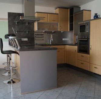 Garham Apartment | Family-Friendly Retreat at Ferienwohnung Hofbauer - Rated 9.8