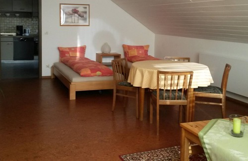 Gemarkung Truchtelfingen Apartment | Ferienwohnung Holdertal, 80qm, 1 Schlafzimmer, max. 5 Personen