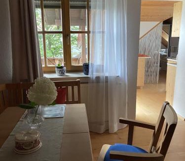 Grossenbrach Apartment | Idyllic Family Retreat: Child-Friendly Ferienwohnung Idylle