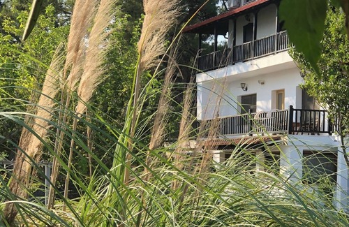 Vourvourou Apartment | Cozy Villa Dagor: Direct Beach Access with Pool & Breakfast